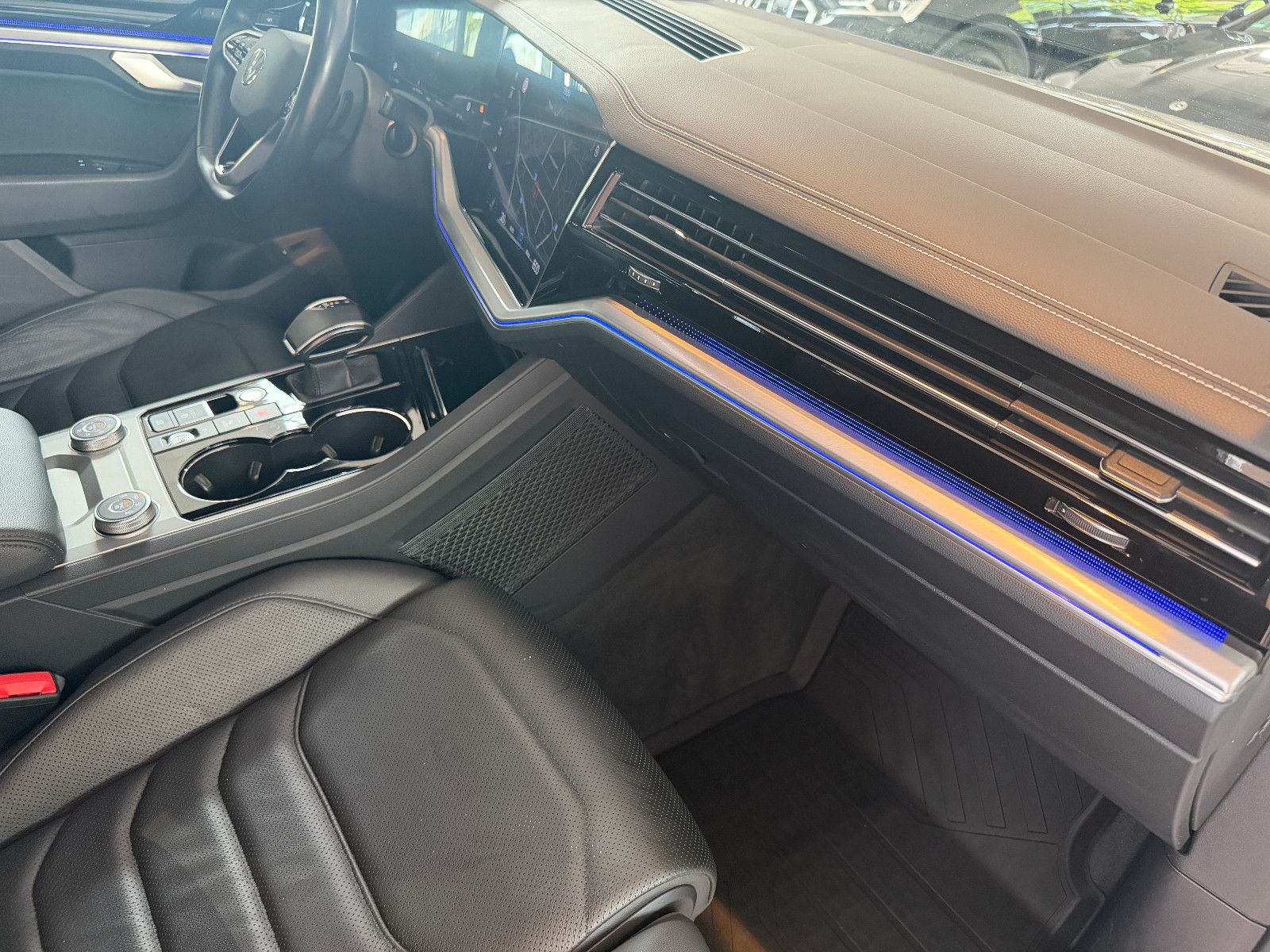 Fahrzeugabbildung Volkswagen Touareg SPORT/ 4Motion/VIRTUAL/AMBIENT/360''KAM