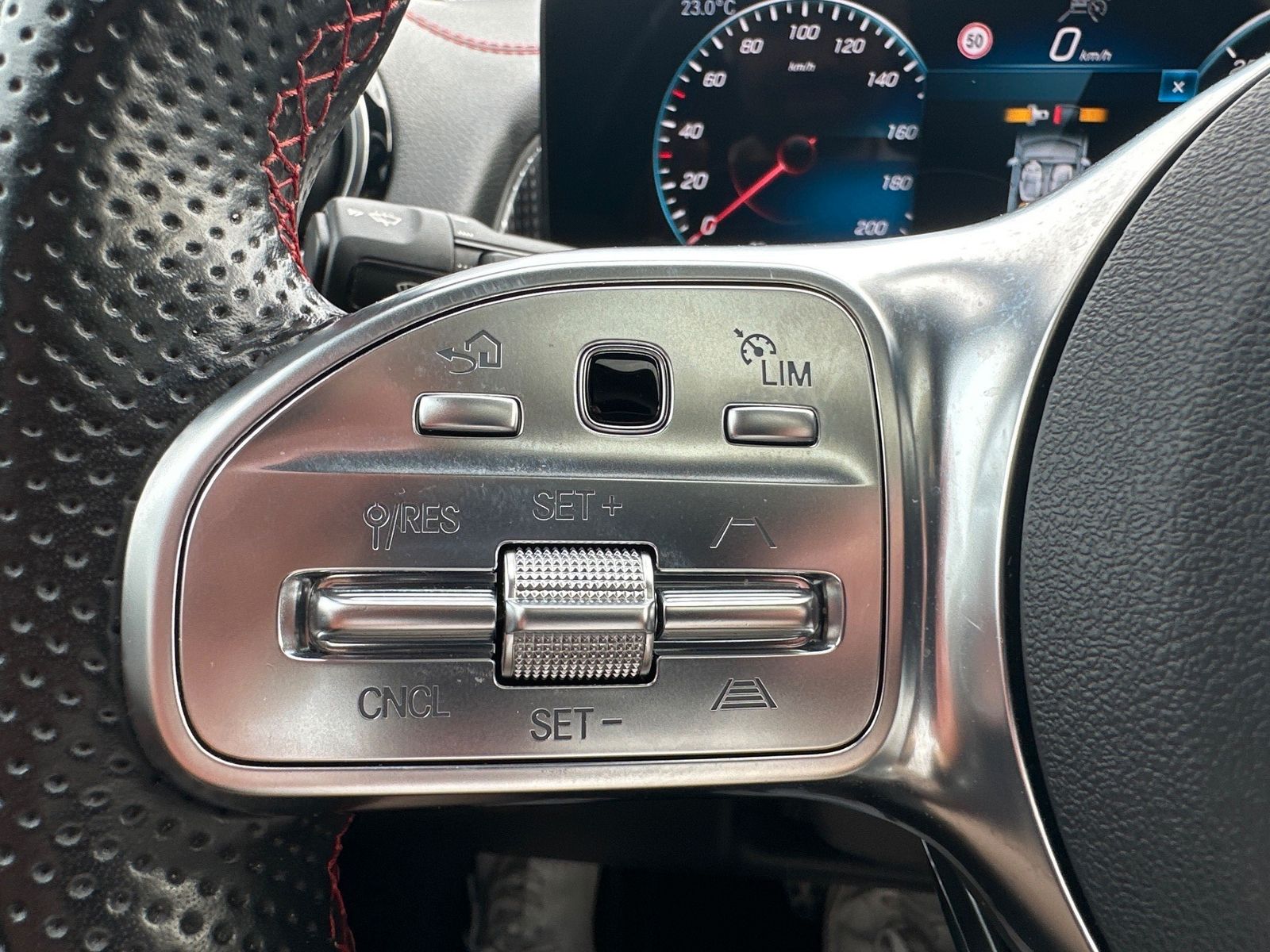Fahrzeugabbildung Mercedes-Benz EQB 250+ AMG Line NAV+LED+PANORAMA+ACC+360GRAD