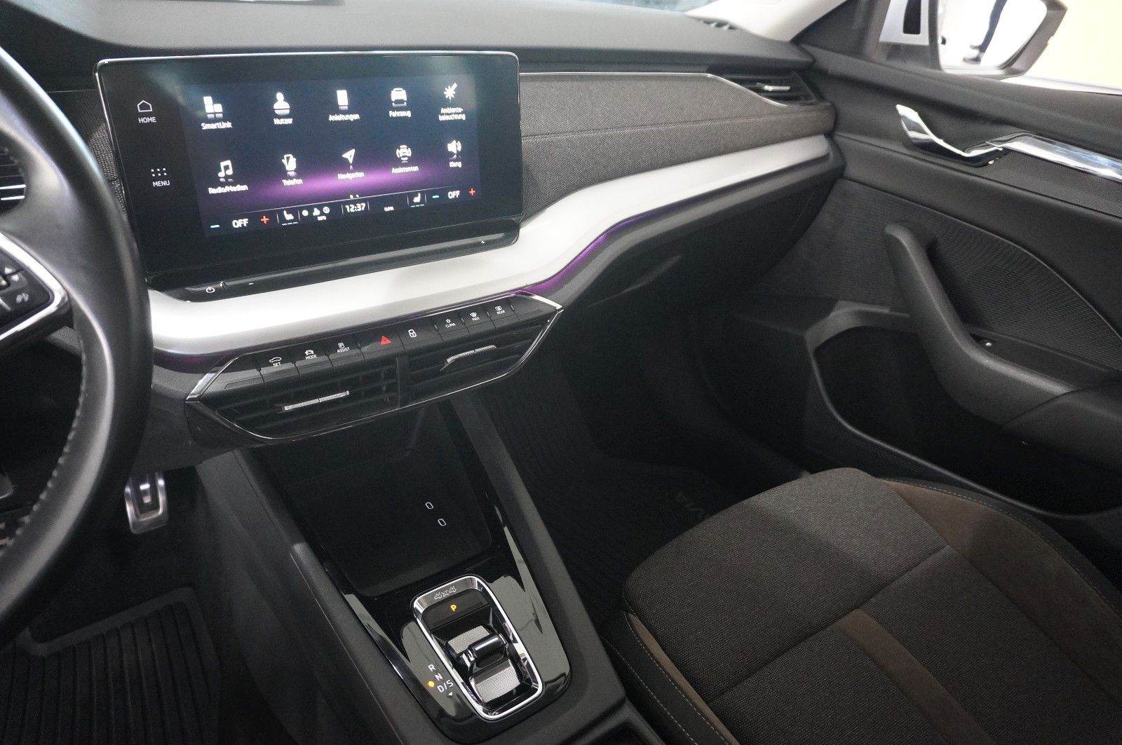 Fahrzeugabbildung SKODA Octavia 2.0D SCOUT 4X4 DSG NAVI/LED/KAMERA/AHK