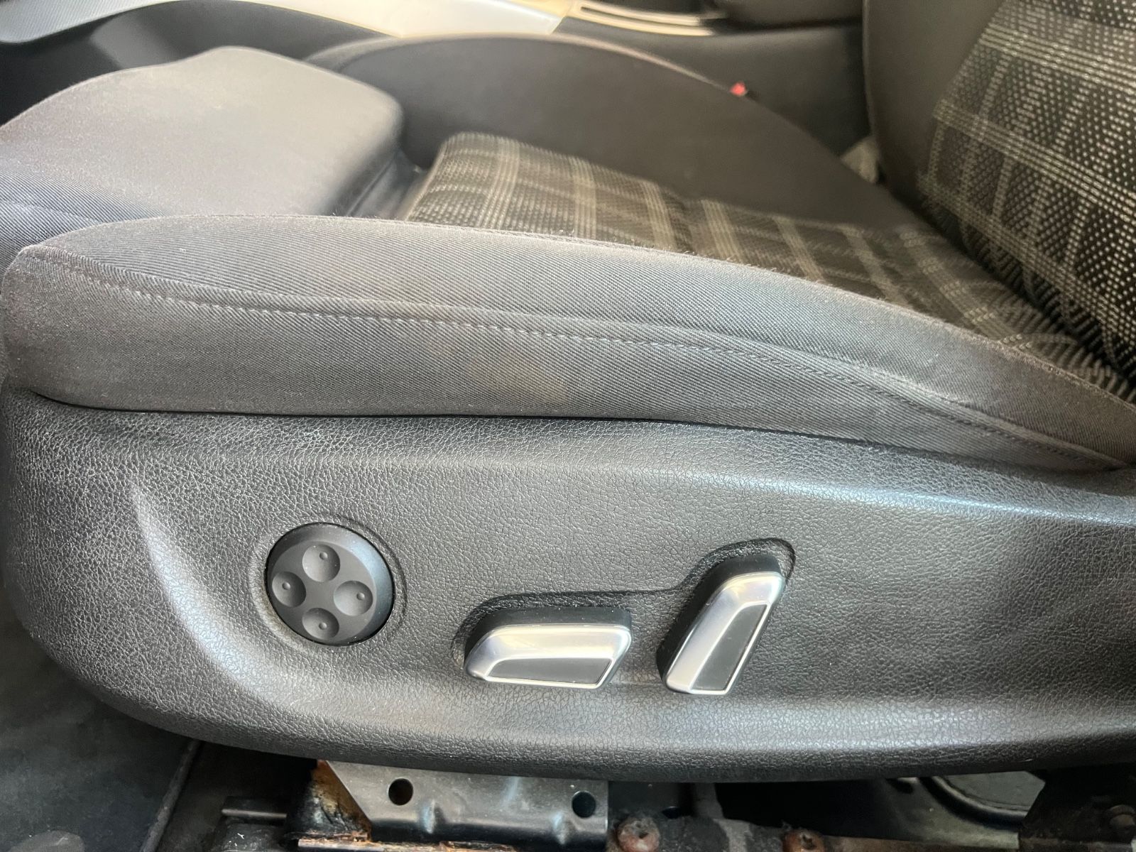 Fahrzeugabbildung Audi A4 Avant 2.0 TFSI Ambition *XENON/LED*AUTOMATIK*