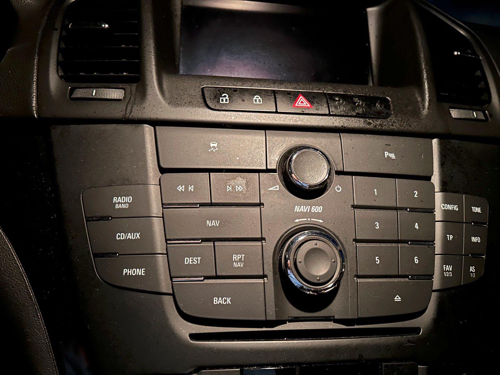 Opel Insignia 2012 — interior