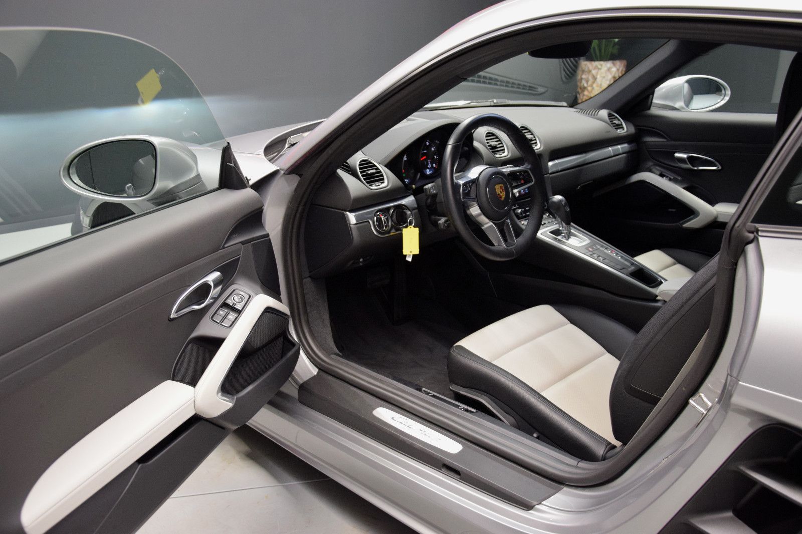 Fahrzeugabbildung Porsche 718 Cayman Sport-AGA PDLS Leder-Paket BOSE ACC
