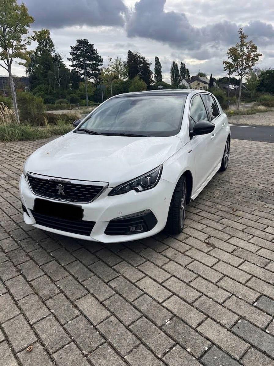 Peugeot e-308