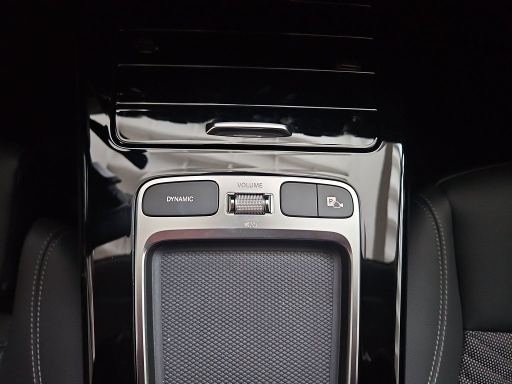 Fahrzeugabbildung Mercedes-Benz A 180 Progressive AHK Navi LED SHZ SpurH KAM DAB