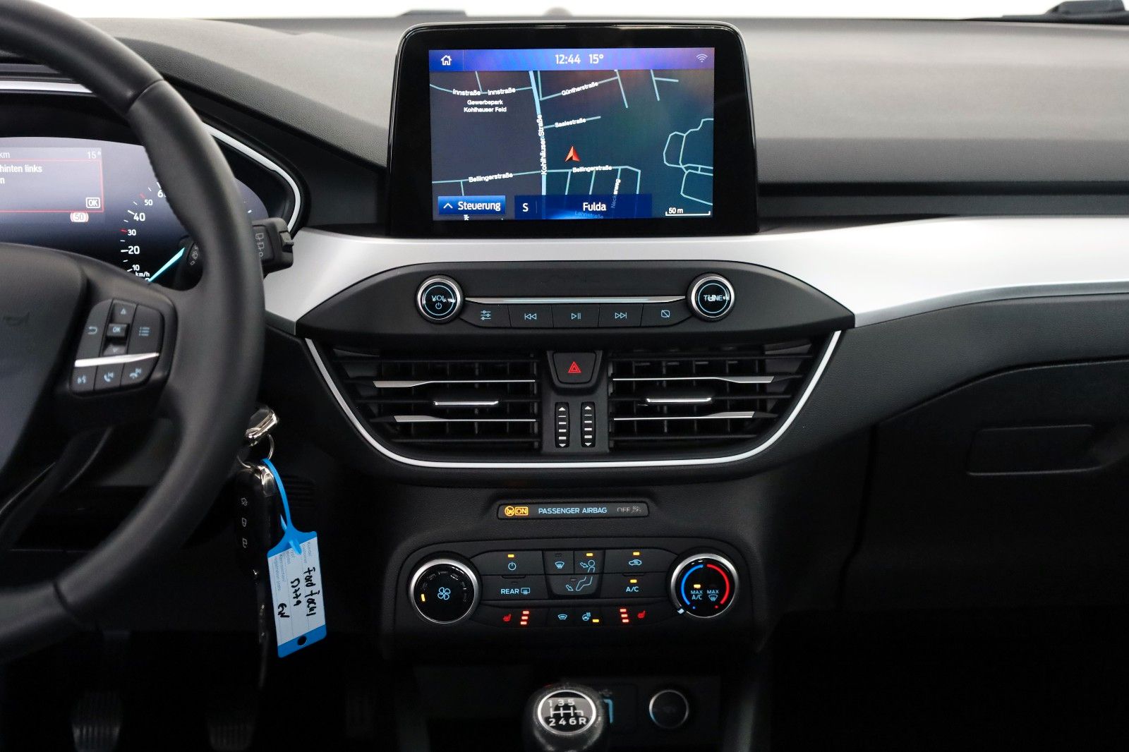 Fahrzeugabbildung Ford Focus Lim. Cool & Connect Navi,SH,Kamera,SR+WR