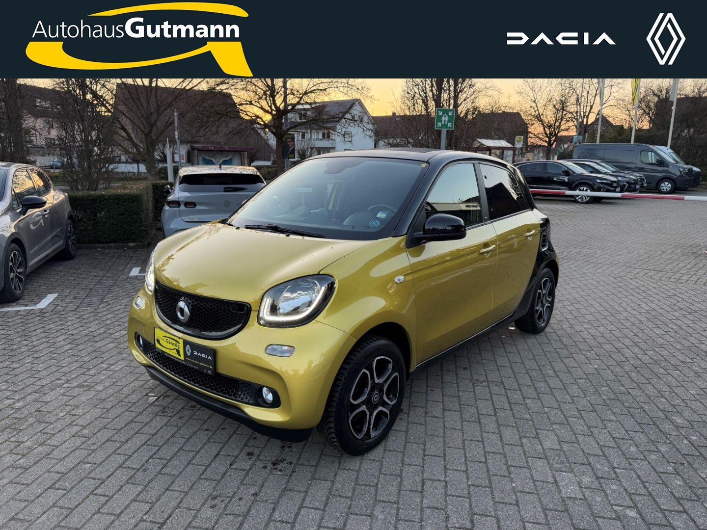 Fahrzeugabbildung Smart forfour BASIS FALTDACH Navi Leder Klimaautom Kom