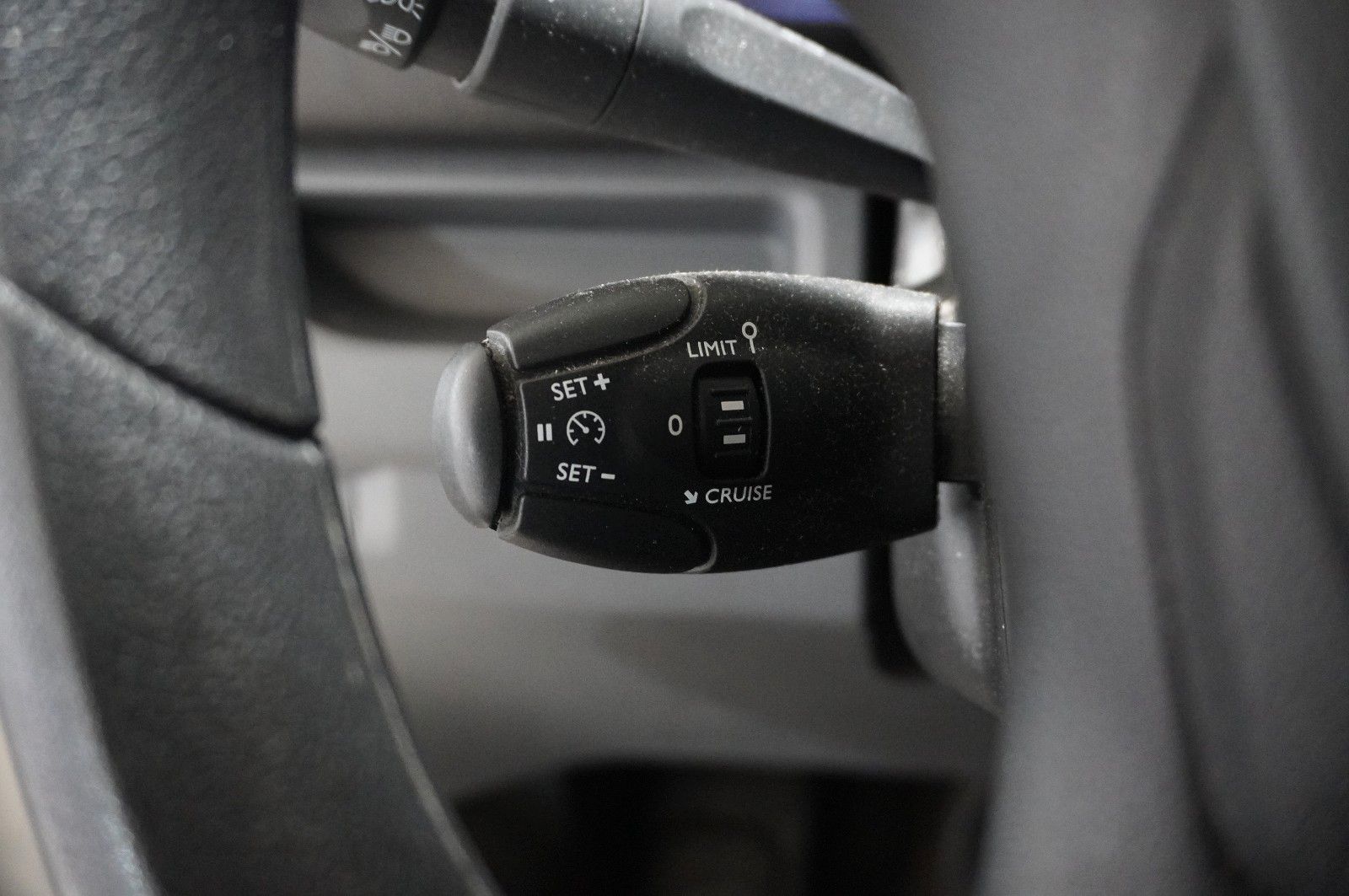 Fahrzeugabbildung Opel Vivaro Cargo 1.5D M EDITION KLIMA/DAB+/PDC/TEMP.