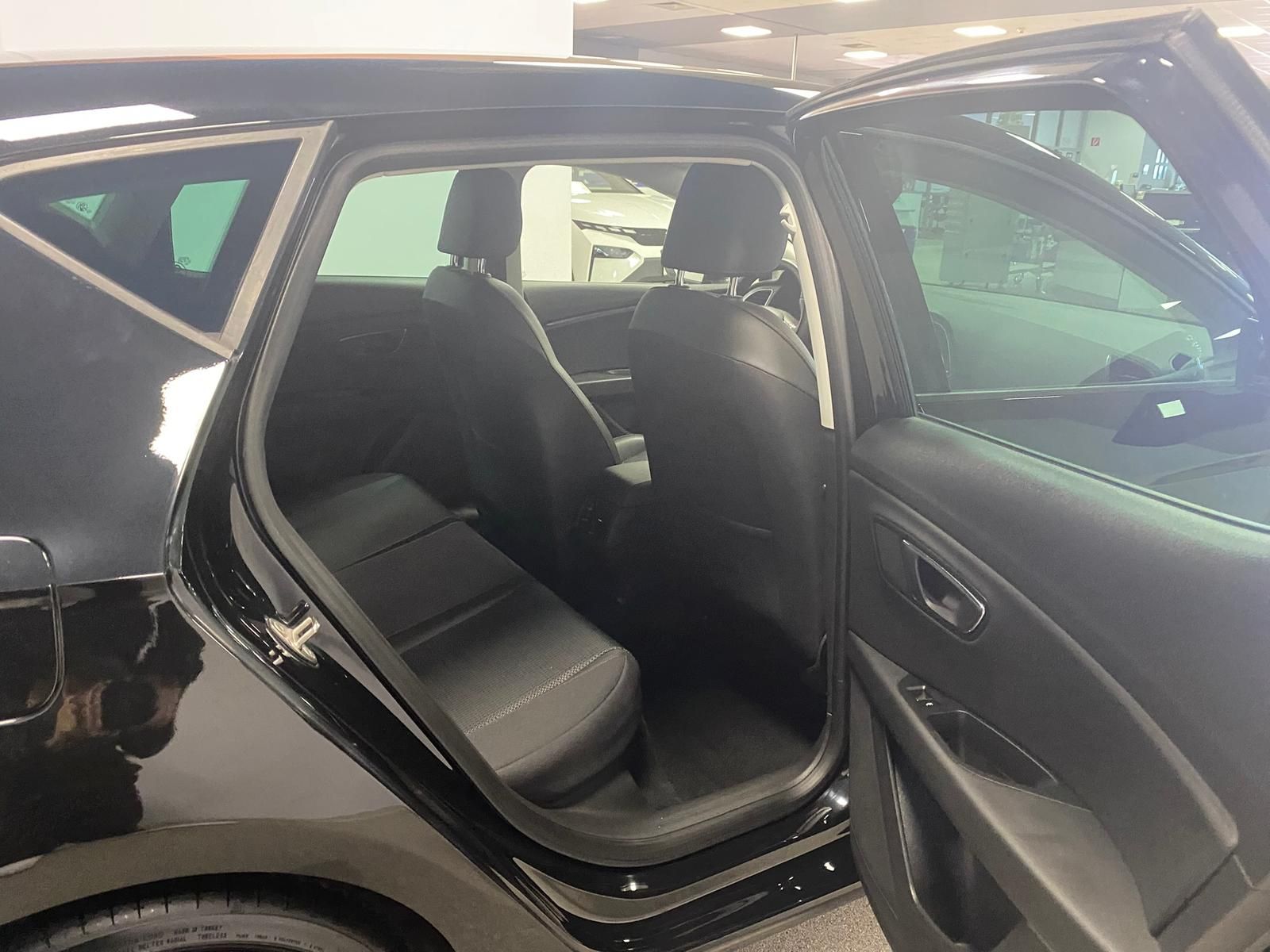Fahrzeugabbildung SEAT Leon FR 2.0 TDI 184PS+APP+19"+NAVI+SHZ+LED+PDC++