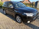 Mitsubishi Outlander PHEV Instyle 4WD - Mitsubishi Outlander Instyle mit Hybrid-Antrieb (Benzin/Elektro)