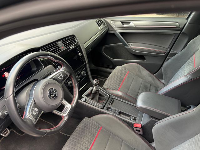 Fahrzeugabbildung Volkswagen Golf VII GTI Performance+Panorama+AHK+CarPlay+