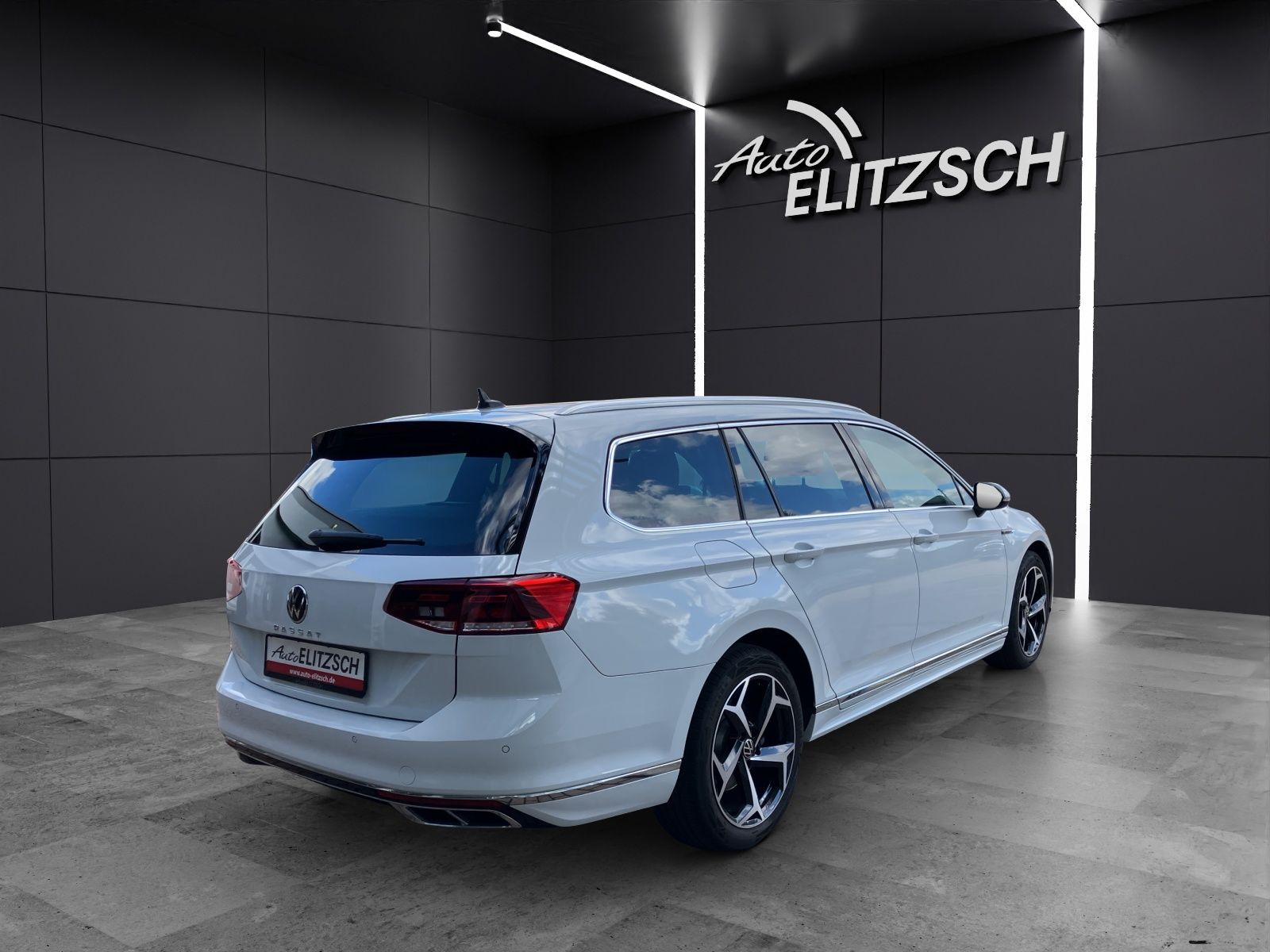 Fahrzeugabbildung Volkswagen Passat Variant R-Line TSI DSG LED ACC NAVI RFK S