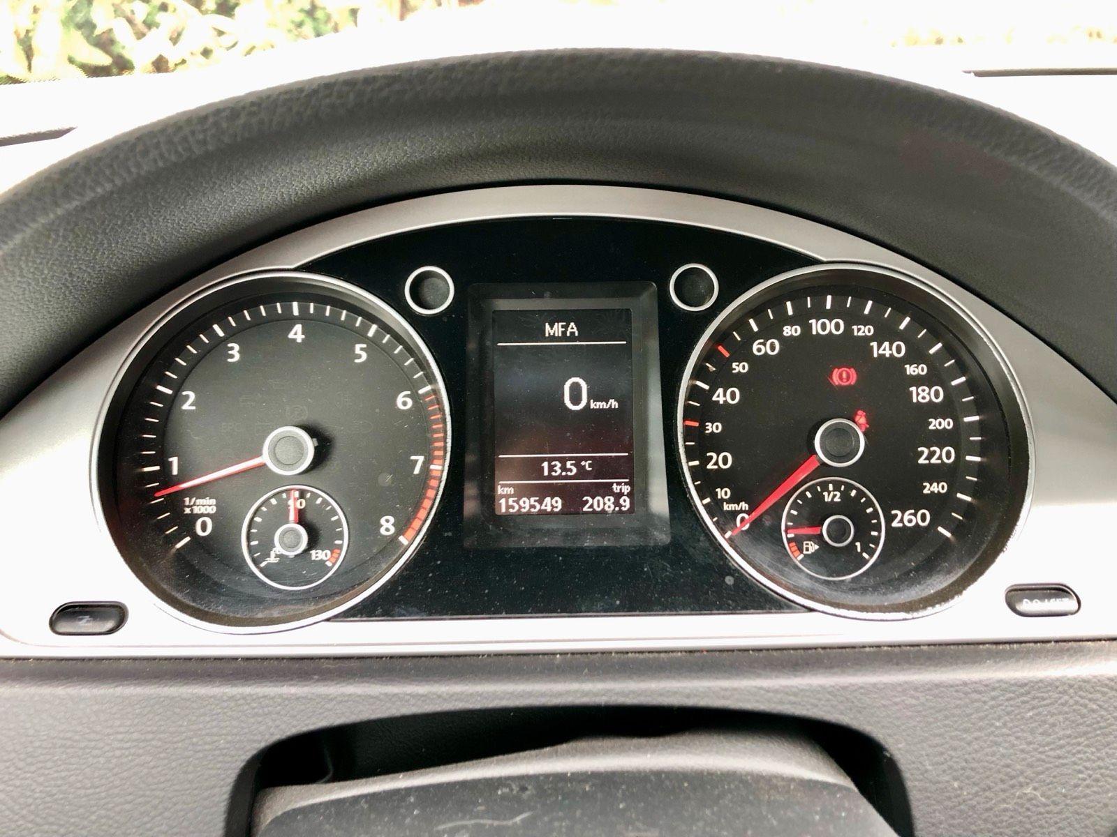 Volkswagen Passat 2011 — photo 8