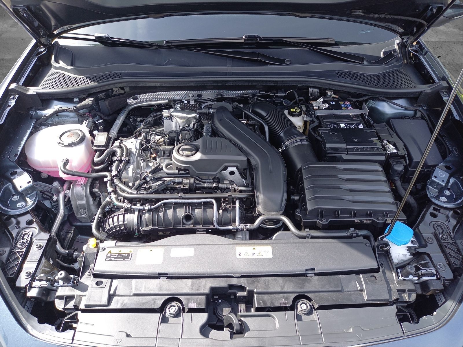 Fahrzeugabbildung SEAT Leon Sportstourer Style Edition 1.5 TSI AHZ Full