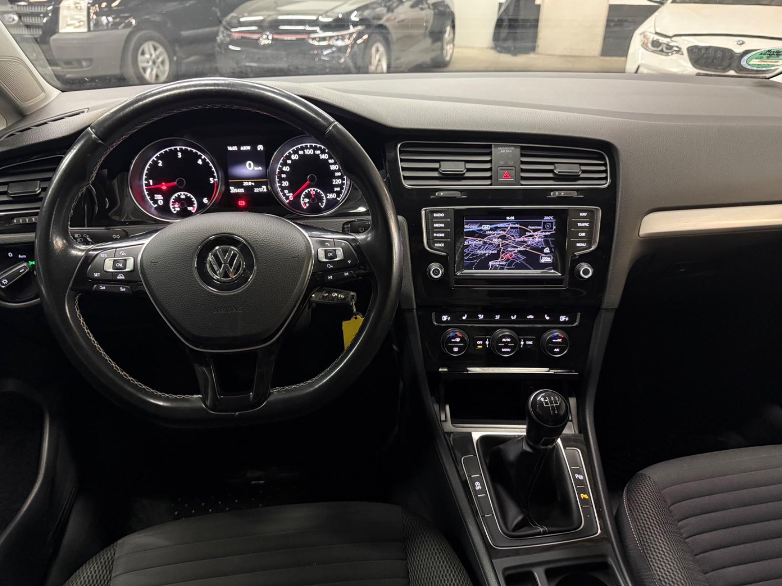 Volkswagen Golf 2015 — photo 10