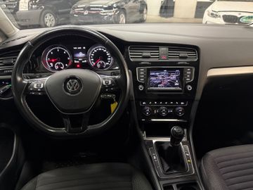 Volkswagen Golf - 10
