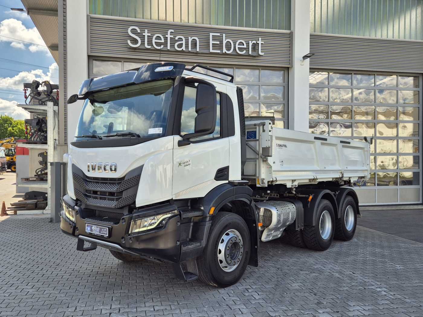 Fahrzeugabbildung Iveco X-Way AD300X48Z HR 6x4 Intarder Bordmatic Kamera