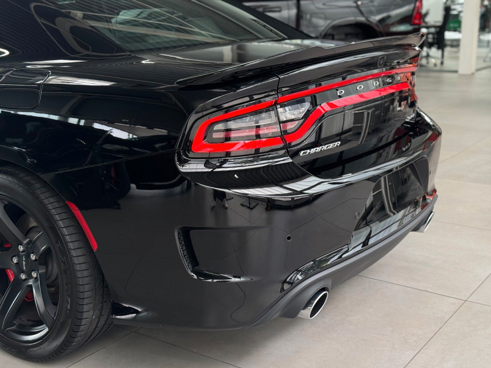 Fahrzeugabbildung Dodge Charger 6.2 SRT Hellcat  "Adaptive Dämpfer NAVI"