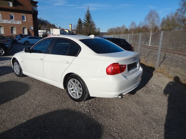 Fahrzeugabbildung BMW 320d xDrive/1.Hand/Navi/StH/PDC/Xenon/Leder/