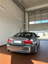BMW E90 320i Checkheftgepflegt 107.000km/ ... - BMW 320 mit Benzin-Antrieb: Limousine, 320i E90