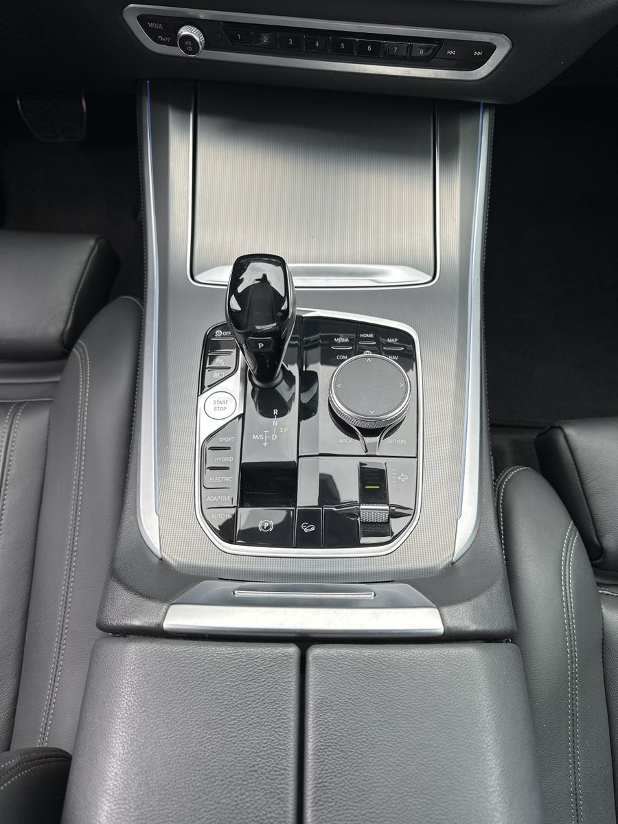 Fahrzeugabbildung BMW X5 xDrive45e M-Sport NAV+LED+AHK+360°KAMERA+20ZO