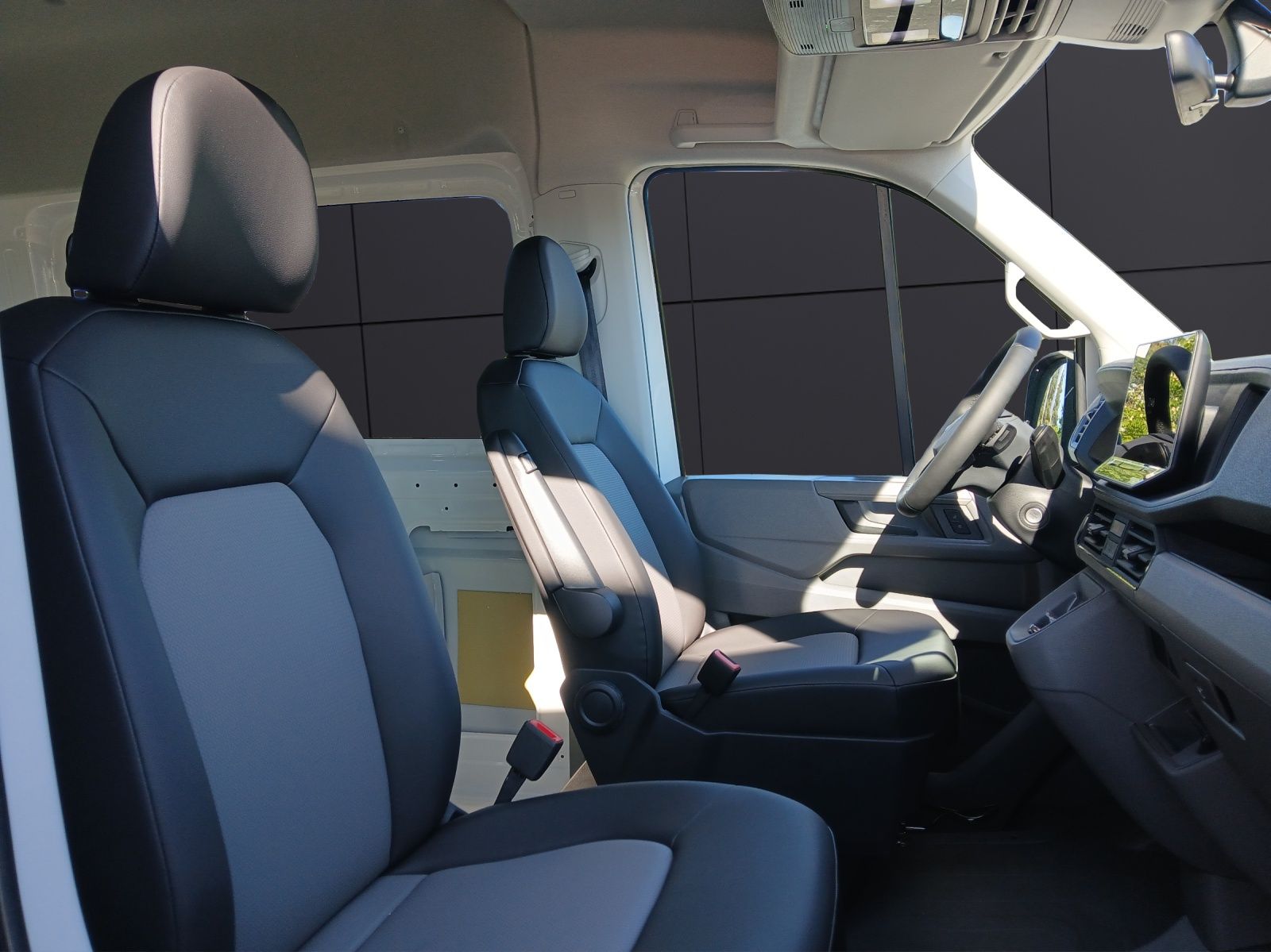 Fahrzeugabbildung Volkswagen Crafter Kasten TDI 130 kW MR 4 MOTION TLED RearV