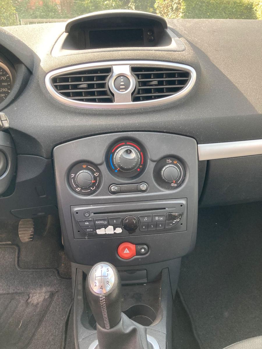 Renault Clio 2011 — photo 14