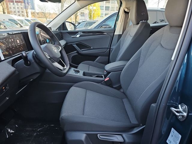 Fahrzeugabbildung Volkswagen Tiguan 1.5 eTSI DSG AHK SHZ RFK GJR CLIMATRONIC