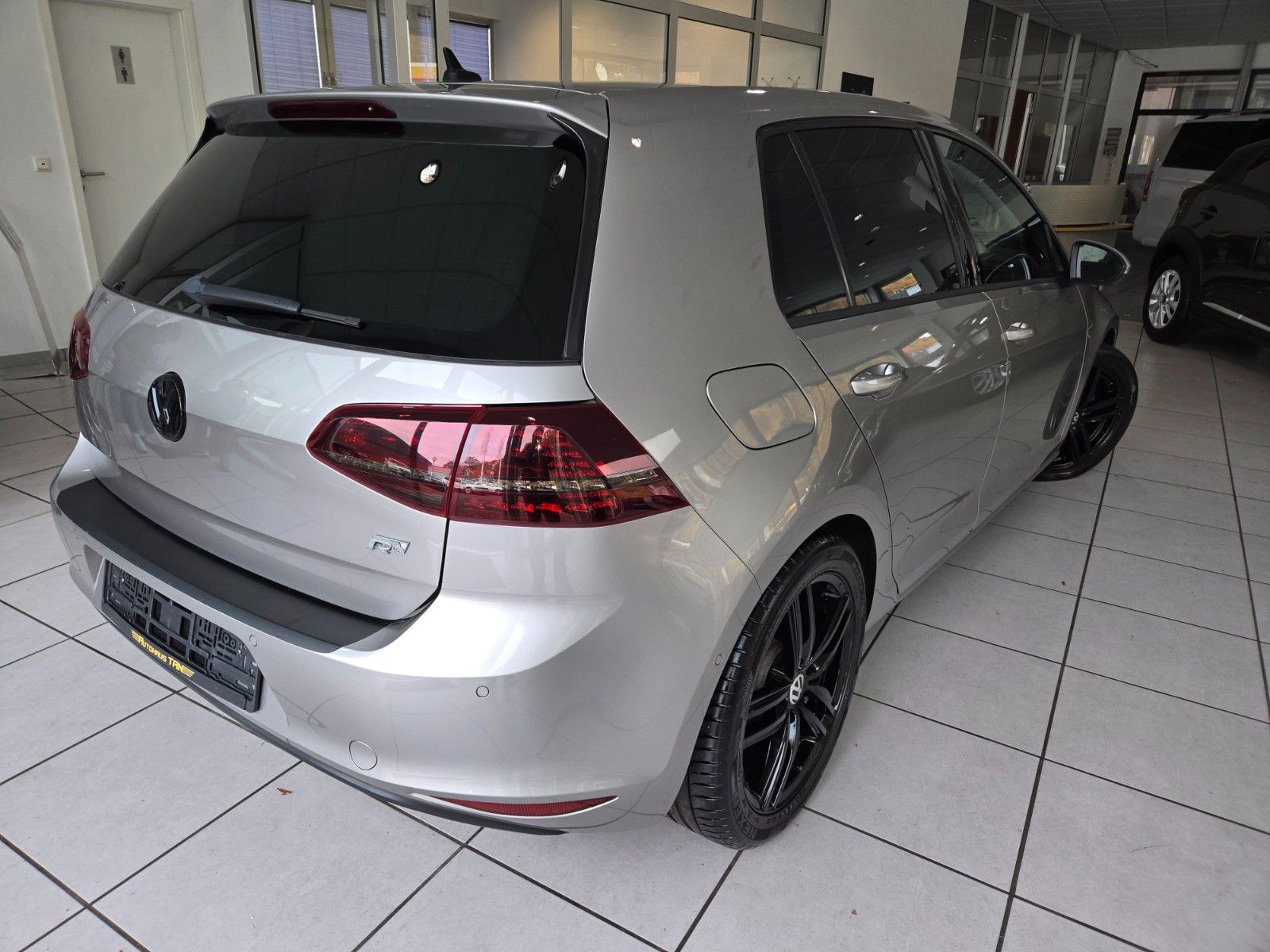 Fahrzeugabbildung Volkswagen Golf VII Lim. Highline BMT *PANORAMADACH*