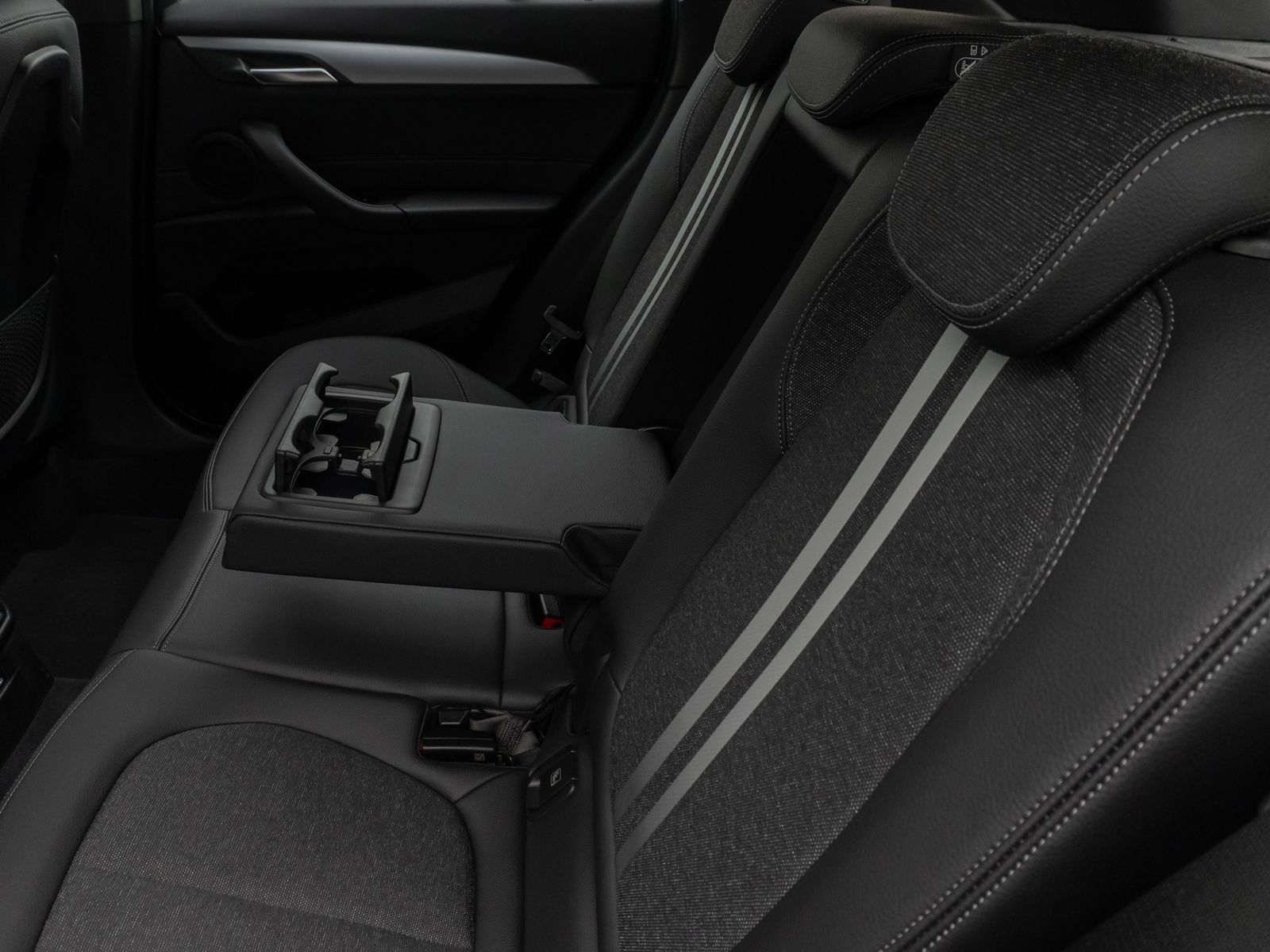 Fahrzeugabbildung BMW X1 sD18d Parkassist DAB Navi DrivAssis PDC Sport