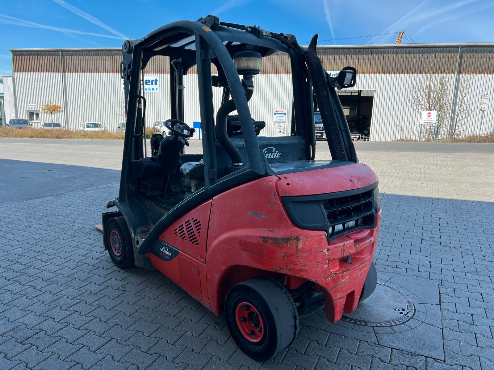 Fahrzeugabbildung Linde H20D-02/600 / 3m / 5.145h / Diesel