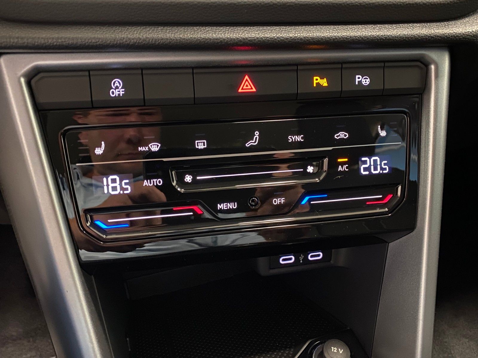 Fahrzeugabbildung Volkswagen T-Roc 1.5 TSI Life+KAMERA+ready2Discover+LED+16"