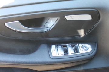 Mercedes V 220 - 7