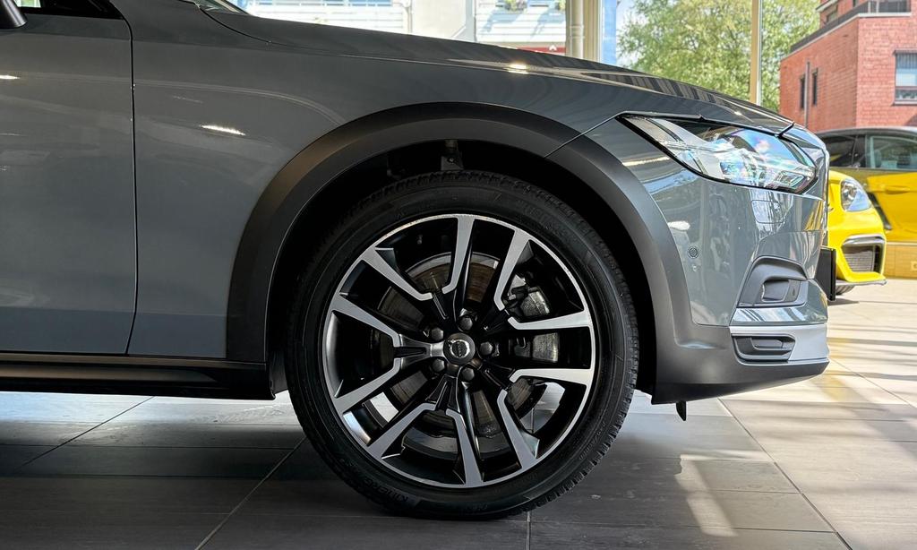 Volvo V90 Cross Country