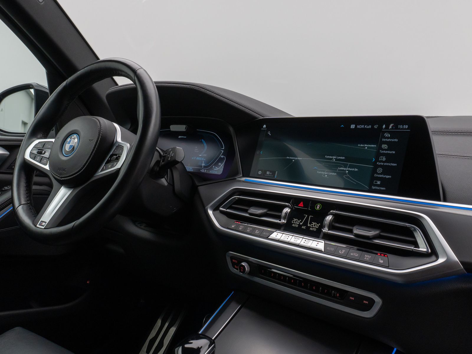 Fahrzeugabbildung BMW X5 xD45e M Sport Laser 360°HUD DAB HiFi SoftClos