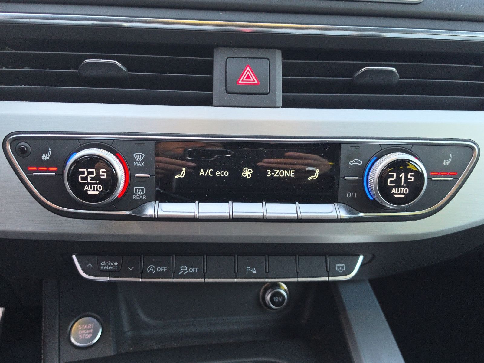Fahrzeugabbildung Audi A4 AVANT SPORT S-LINE AUTOMATIK AUS 1.HAND