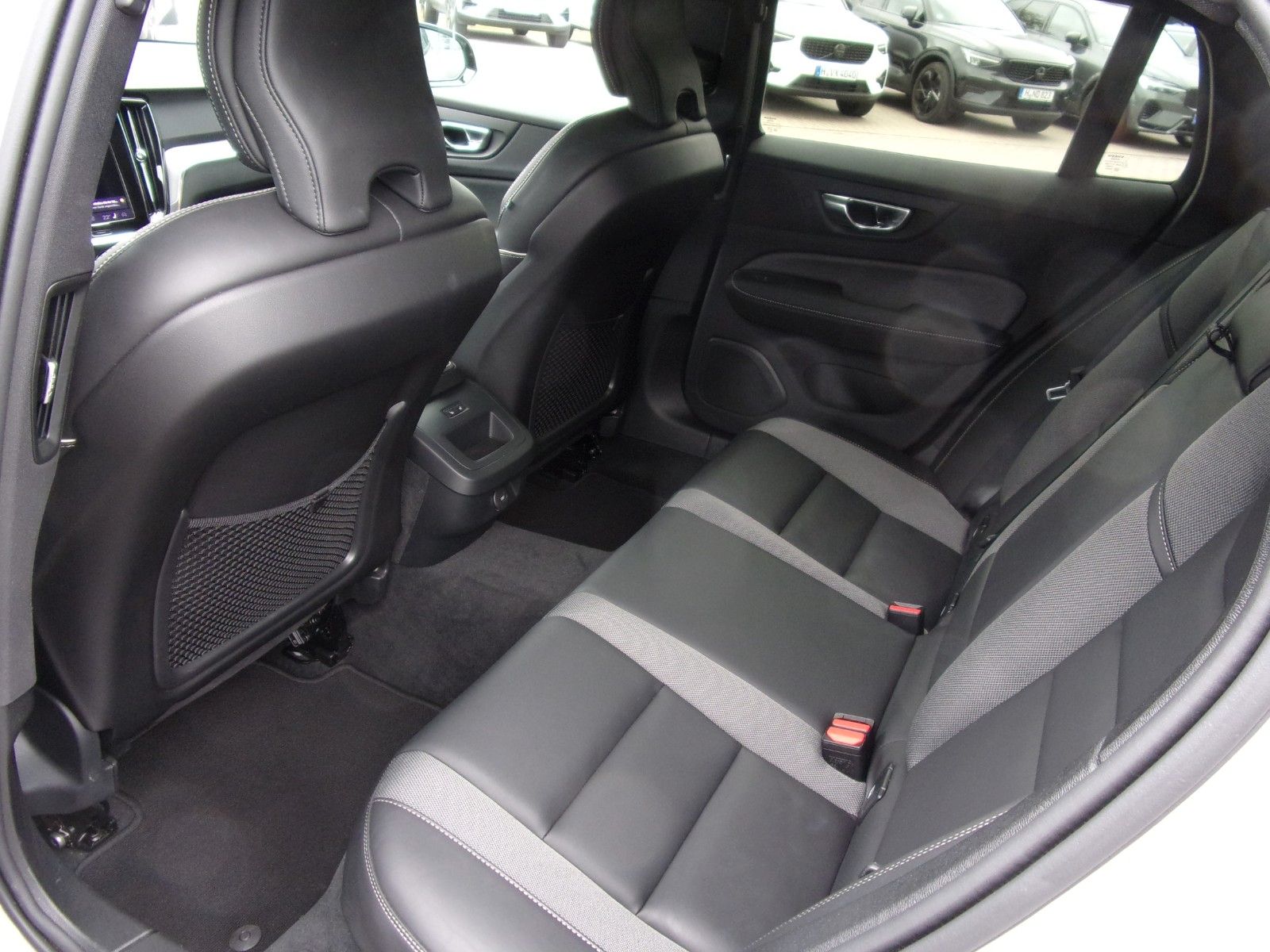 Volvo V60 B4 Kombi Plus Dark foto 4
