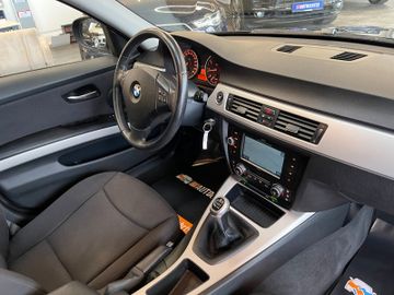 BMW 318i  Touring *NAVI*KLIMA*TEMPOMAT*>SZHZ*
