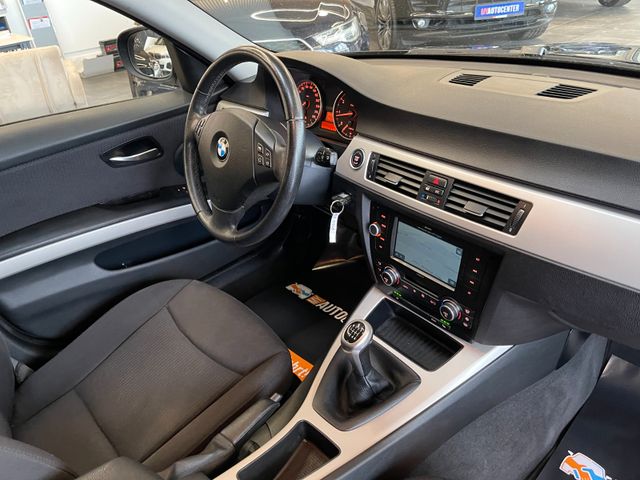 BMW 318i  Touring *NAVI*KLIMA*TEMPOMAT*>SZHZ*