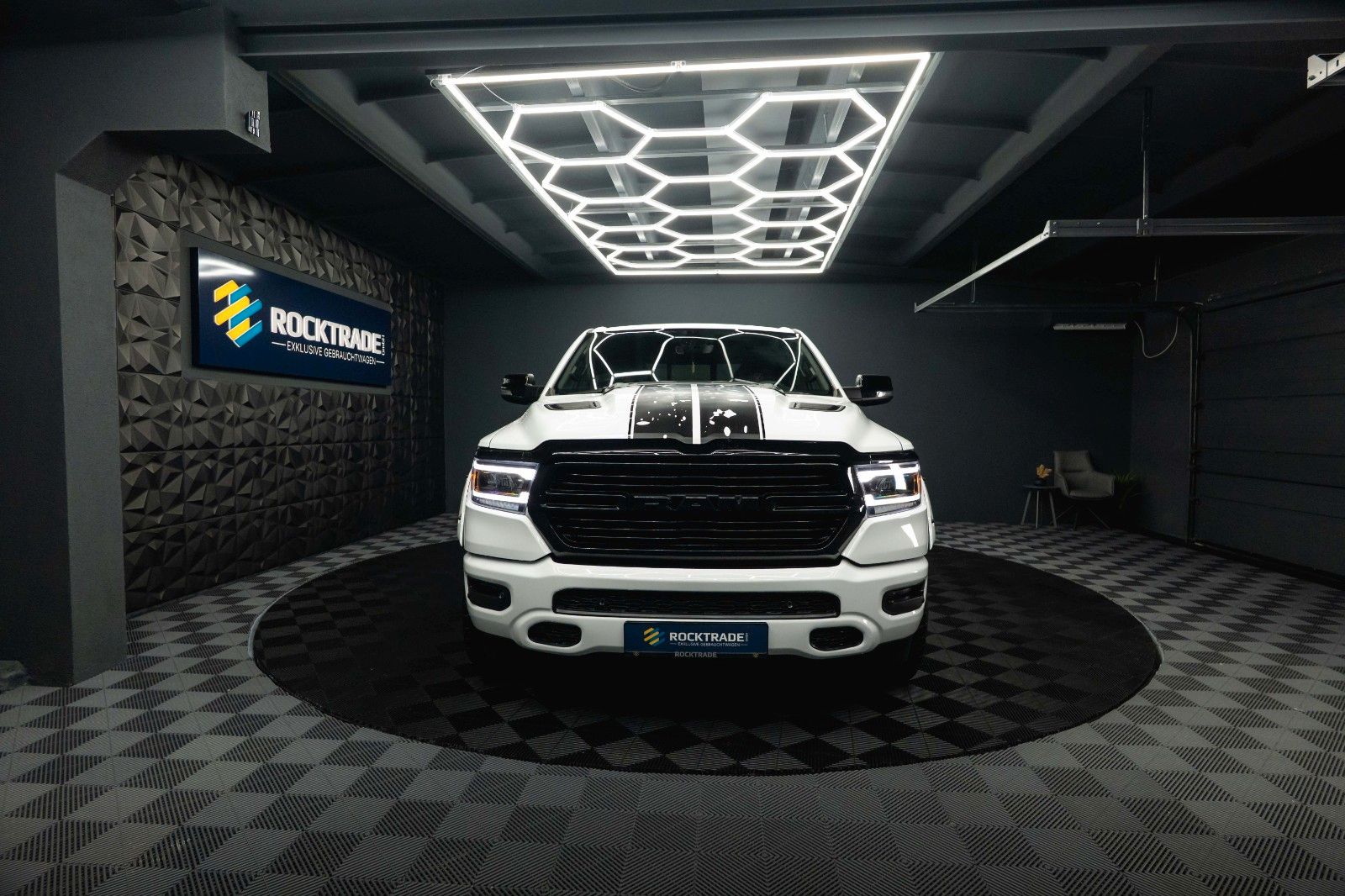Fahrzeugabbildung Dodge RAM 5.7 V8 HEMI 4x4 OFFROAD Night-Paket *GEN 5*