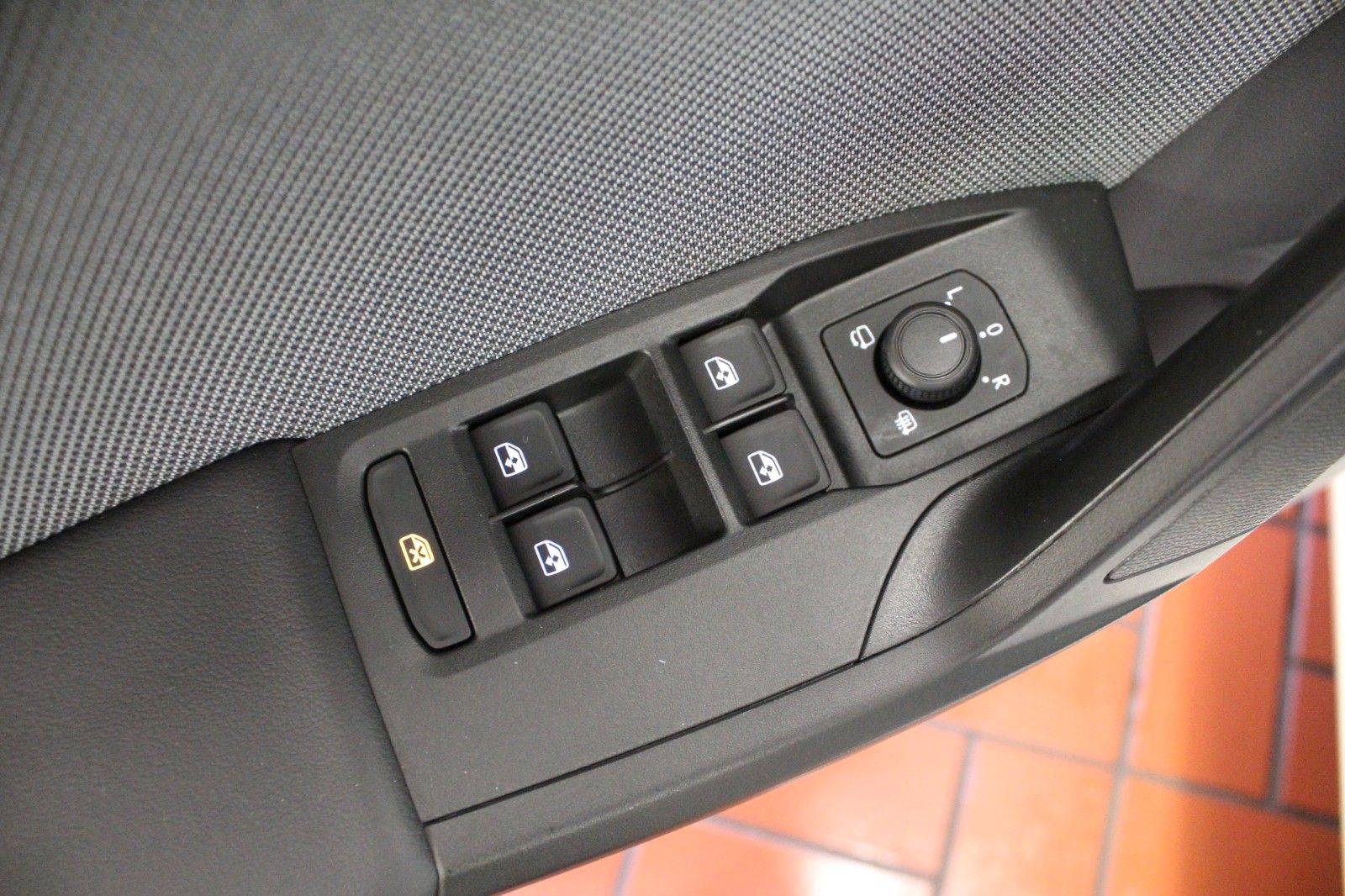 Fahrzeugabbildung SEAT Leon Sportstourer 1.5 Style DSG Automatik