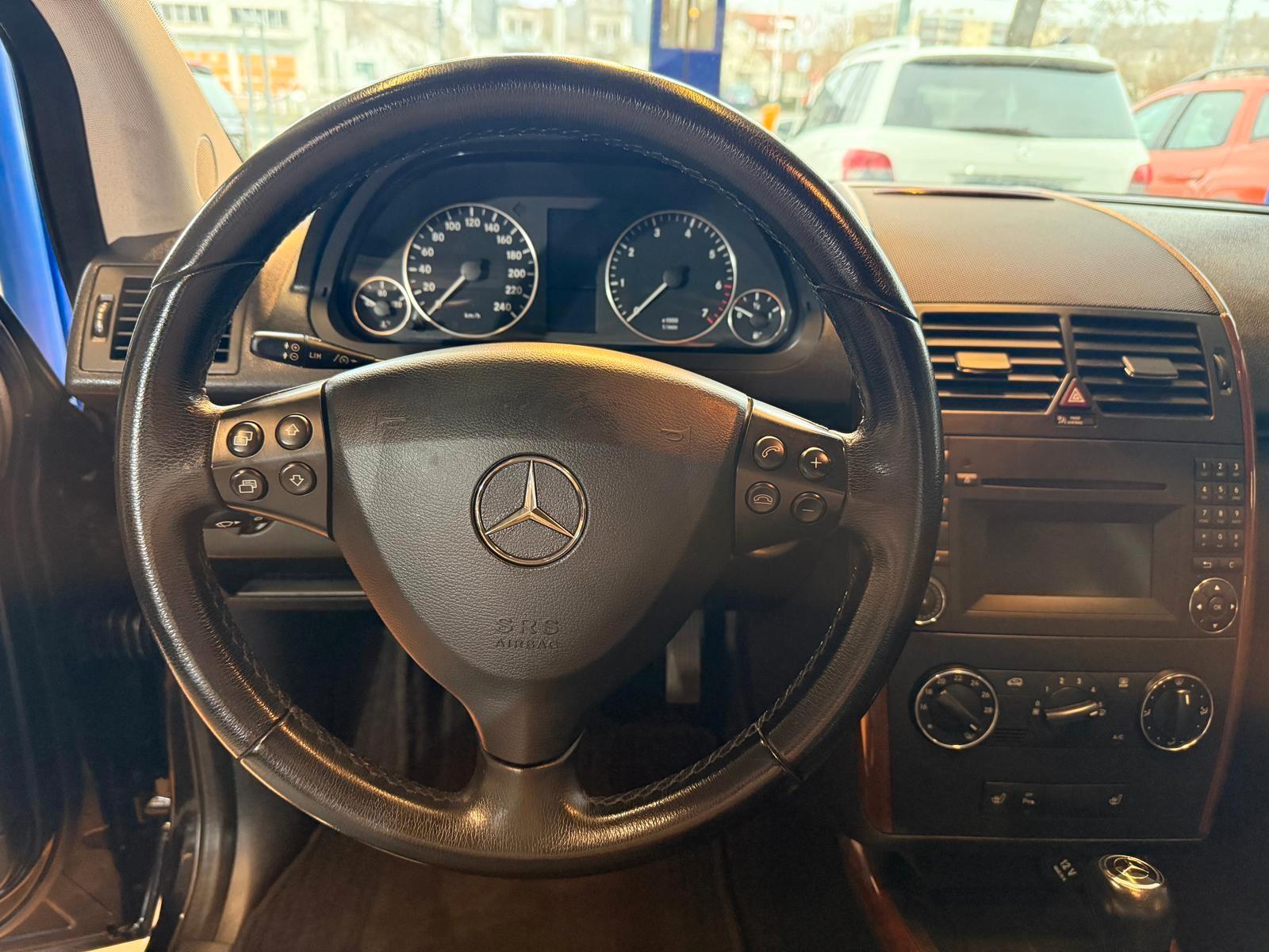 Mercedes-Benz A 180 Elegance / Teilleder / Automatik / Klima