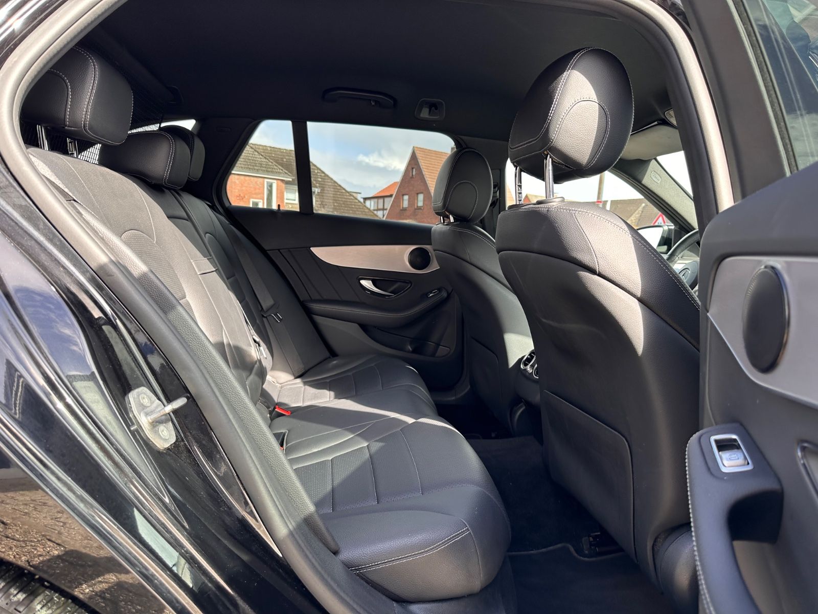 Fahrzeugabbildung Mercedes-Benz C 300 T-Modell AMG Line Night/AHK/LED/Navi/eHeck