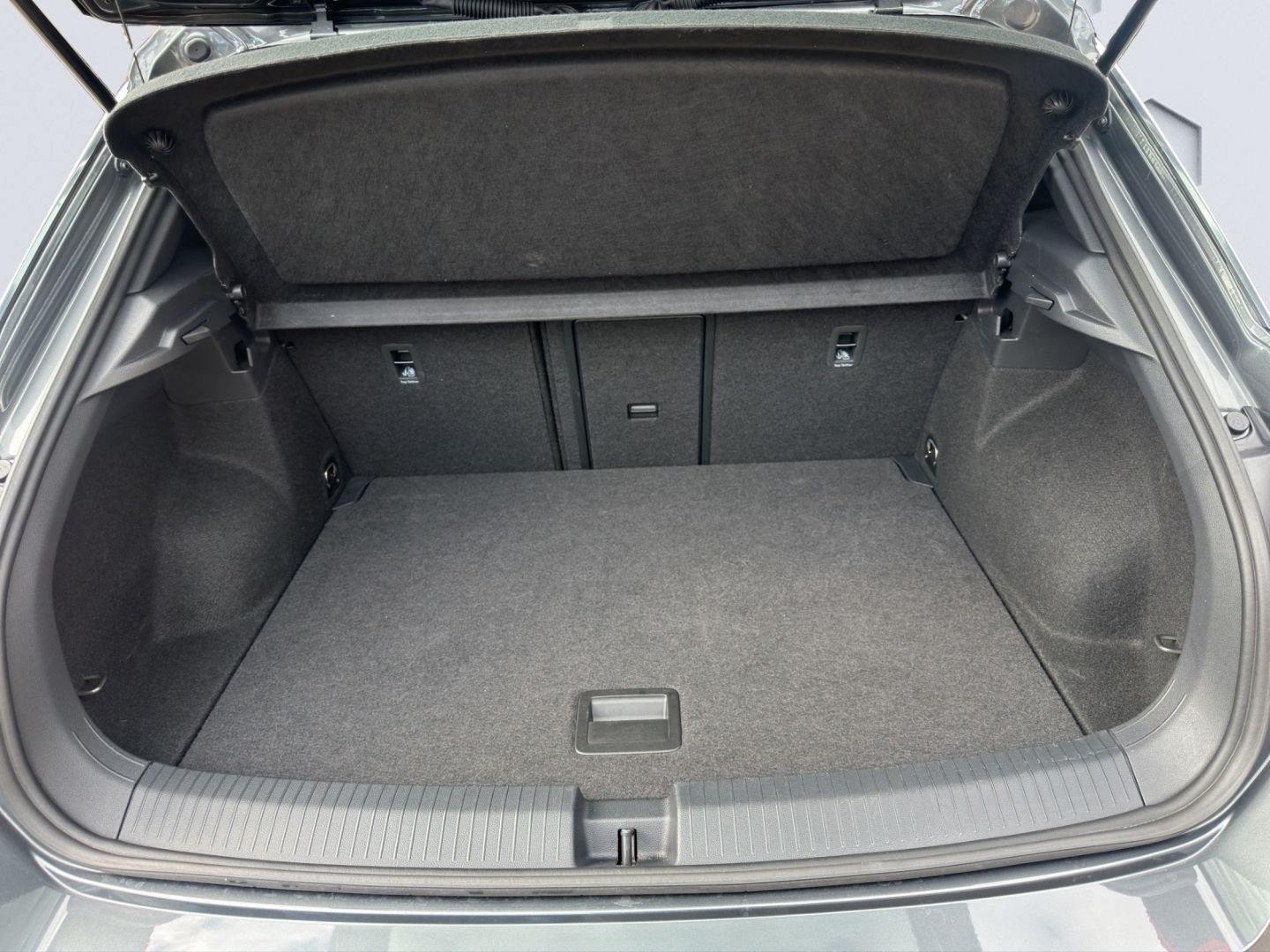 T-Roc 1.5 TSI R-Line OPF DSG 110kW AHZV LED Sitz