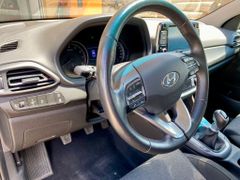 Fahrzeugabbildung Hyundai i30 1.0 AAC KAMERA SHZ ALLWETTER CARPLAY ALU