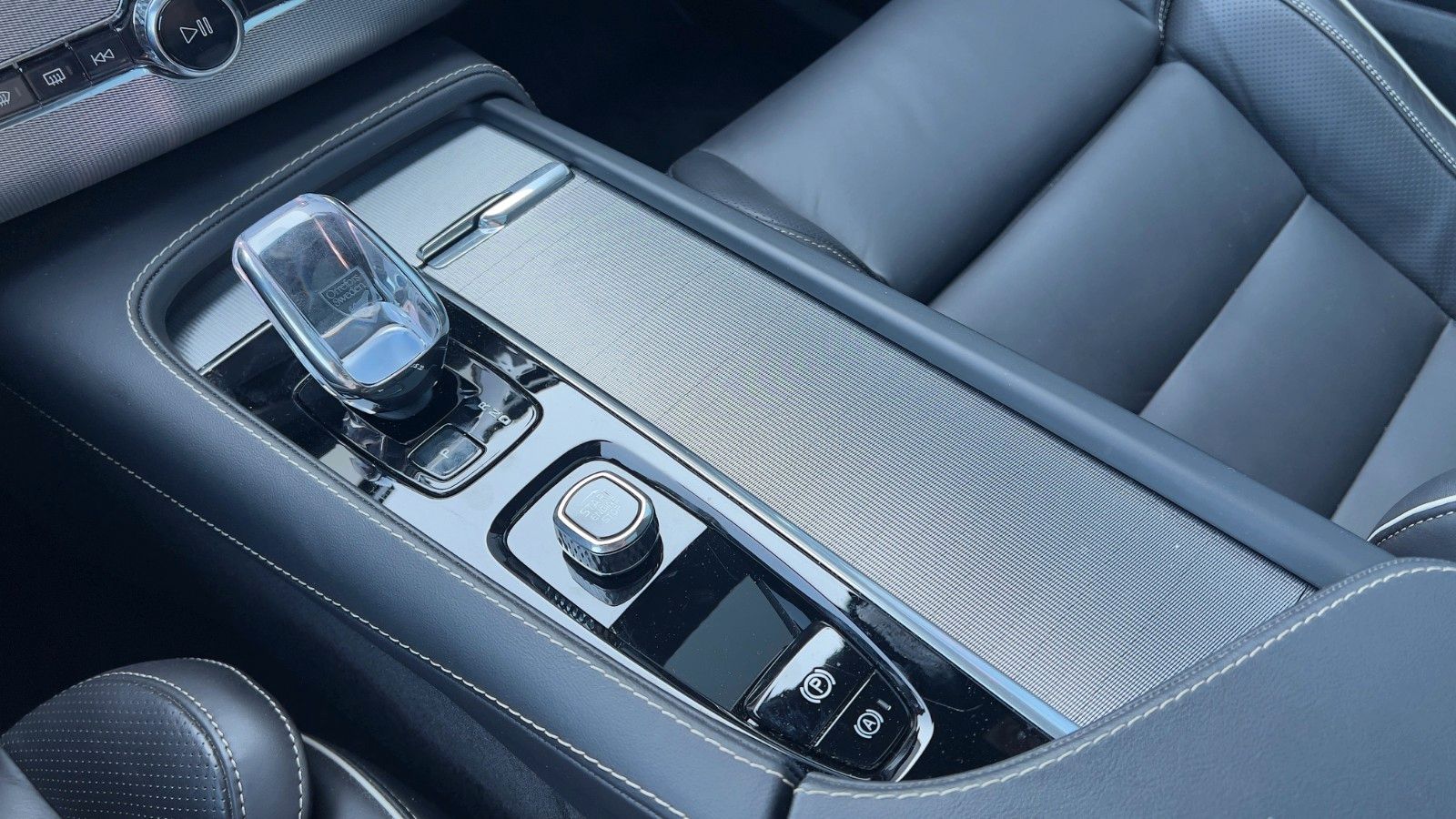 Fahrzeugabbildung Volvo XC90 B5 D AWD Plus Bright*STDHZG*360°*LUFT*ACC*