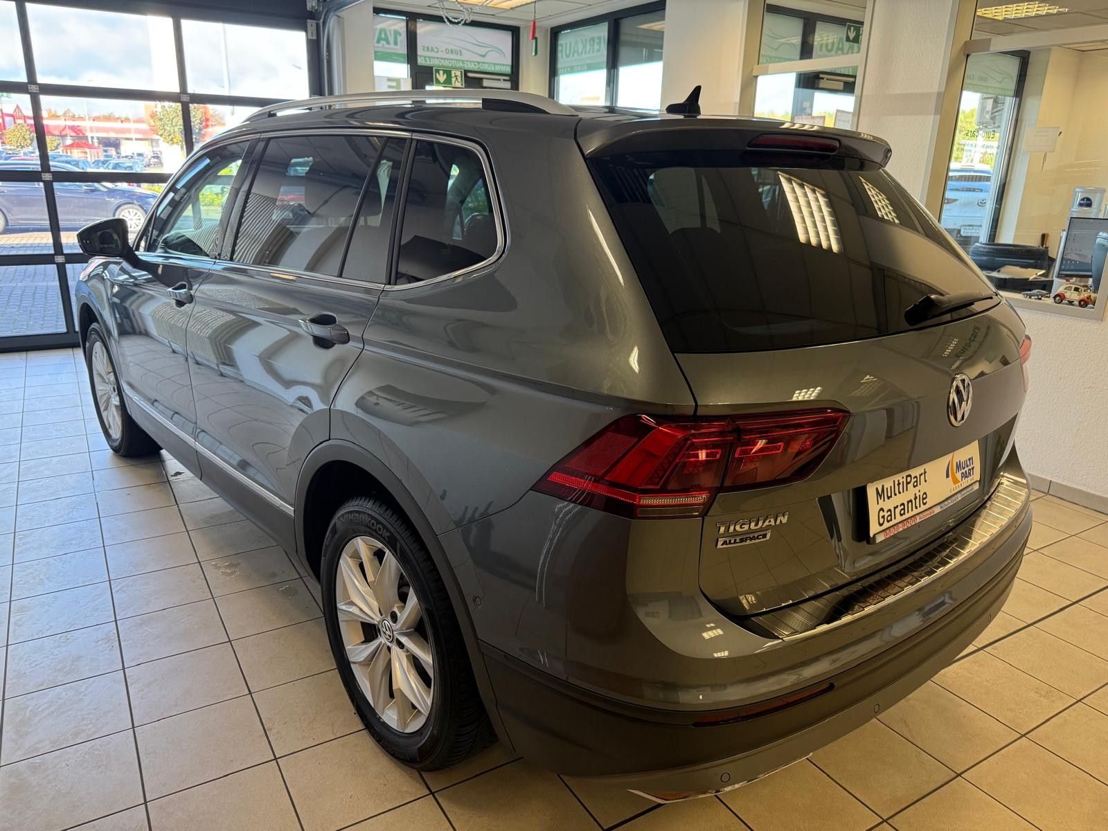 Fahrzeugabbildung Volkswagen Tiguan Allspace IQ.DRIVE/1. Hand / Navi /Digital
