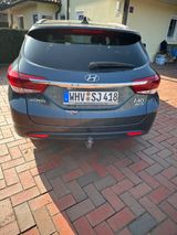 Hyundai i40 1.7 CRDi 104kW blue Premium DCT Premium - Hyundai i40 mit Diesel-Antrieb: Kombi, Automatik, 1.7
