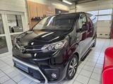 Toyota Proace Verso L1 Team Deutschland - schwarze Toyota Verso