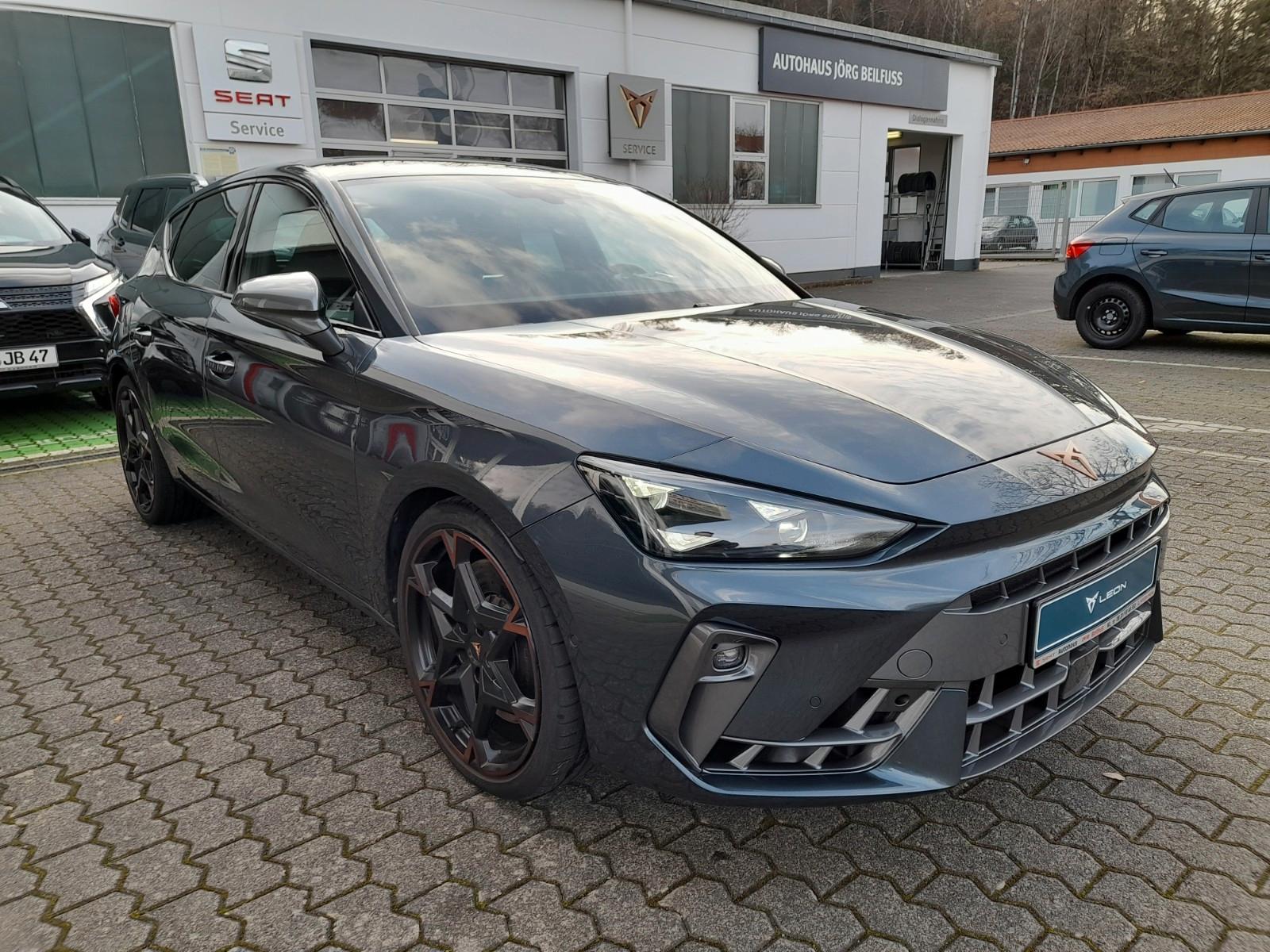 Cupra Leon 2.0 TSI 221 kW VZ Matrix SENNHEISER 5J.Gara