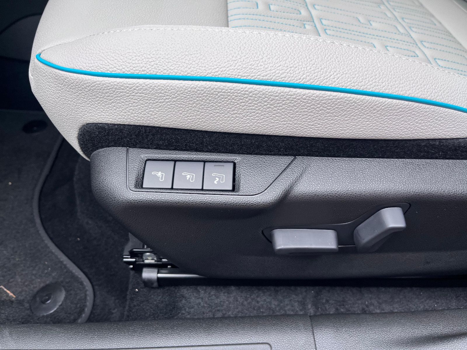 Fahrzeugabbildung Fiat 600 Hybrid La Prima